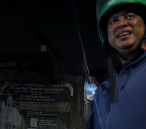 Bantu Orang yang Ban Motornya Bocor Tengah Malam, Aksi Pria Ini Banjir Pujian