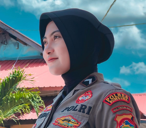 Polwan Berwajah Cantik ini Curi Perhatian