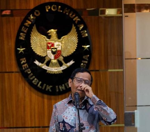 Jokowi Teken Keppres Pemberhentian Mahfud Md dari Jabatan Menko Polhukam
