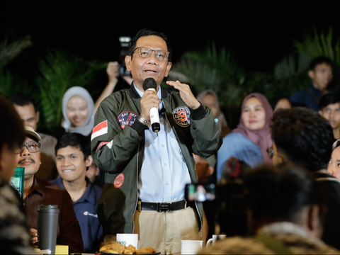 Cawapres Mahfud MD di Tabrak Prof
