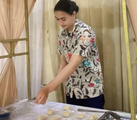 Inspiring Story of a 19-Year-Old Youth Who Graduated from School Selling Bakso Aci and Opening a Catering Business to Save for an Early Marriage