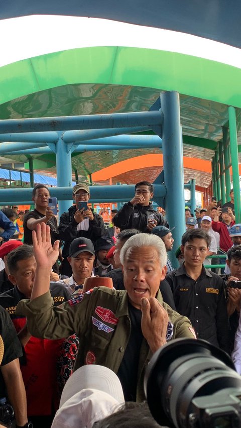 Ngobrol Bareng Nelayan Perahu Ketek Palembang, Ganjar Tawarkan KTP Sakti dan Bentuk Koperasi untuk Modal