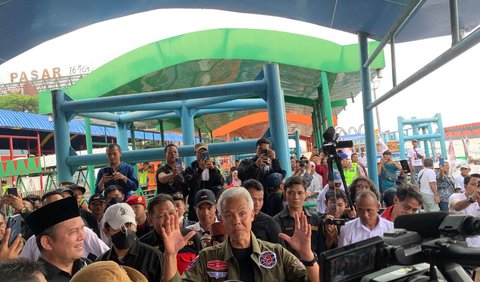 Calon presiden nomor urut 03, Ganjar Pranowo menjanjikan bantuan bagi para operator perahu ketek di Palembang, agar bisa merawat perahu tanpa utang berbunga tinggi.<br>