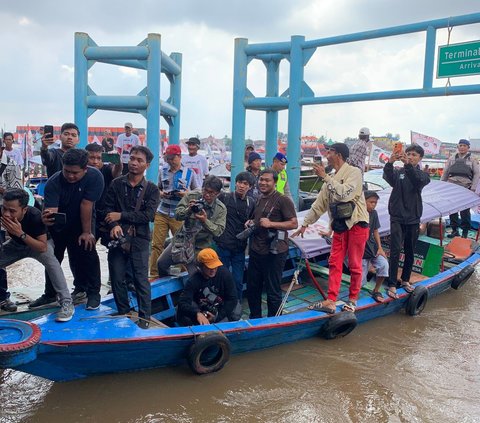 Ngobrol Bareng Nelayan Perahu Ketek Palembang, Ganjar Tawarkan KTP Sakti dan Bentuk Koperasi untuk Modal