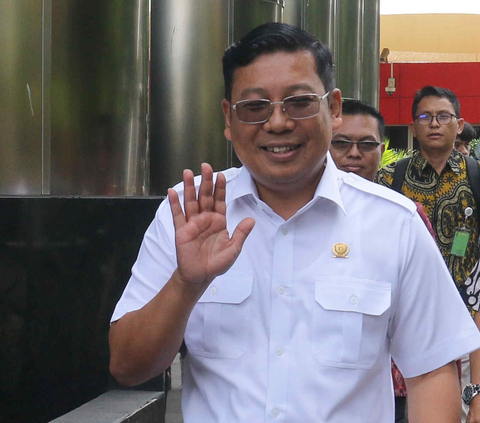 FOTO: Senyuman Kepala Bapanas Arief Prasetyo Adi Saat Penuhi Panggilan KPK Sebagai Saksi Kasus Dugaan Korupsi SYL