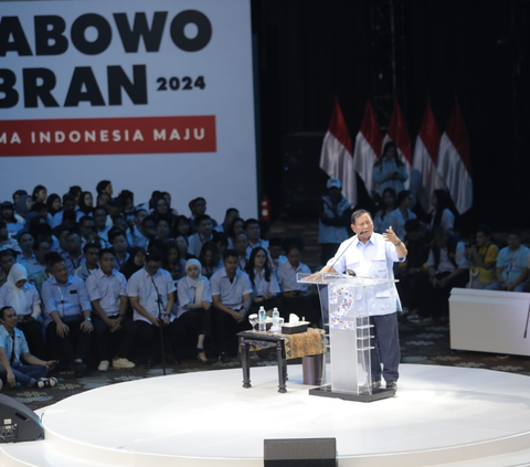 Capres nomor urut 01 Prabowo Subianto menghadiri Apel Akbar TKN Muda di Jakarta Convention Center (JCC) Senayan, di Jakarta, Jumat (2/2/2024).