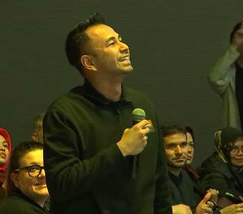 Momen Raffi Ahmad Ngomong Bahasa Inggris di Depan Valentino Rossi