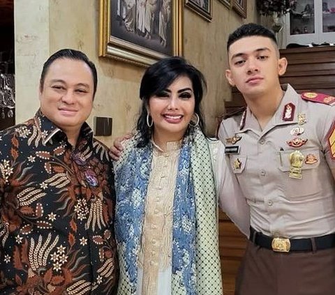 Taruna Akpol Tampan Khalifah Nasif Diapit Para Perwira Polisi Sampai 'Disayang-sayang', Netizen: Berkharisma Calon Adhi Makayasa