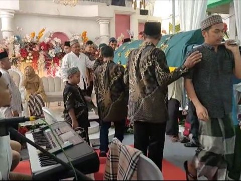 Viral Pengantar Jenazah Lewat Depan Pelaminan, Ternyata Hanya Ada Satu Jalan