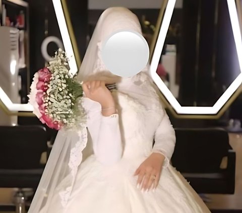 This Woman Is Sad to See Her Friend Get Married Without Covering Her Aurat: The Bride Wears a Hijab but Her Chest Is Exposed