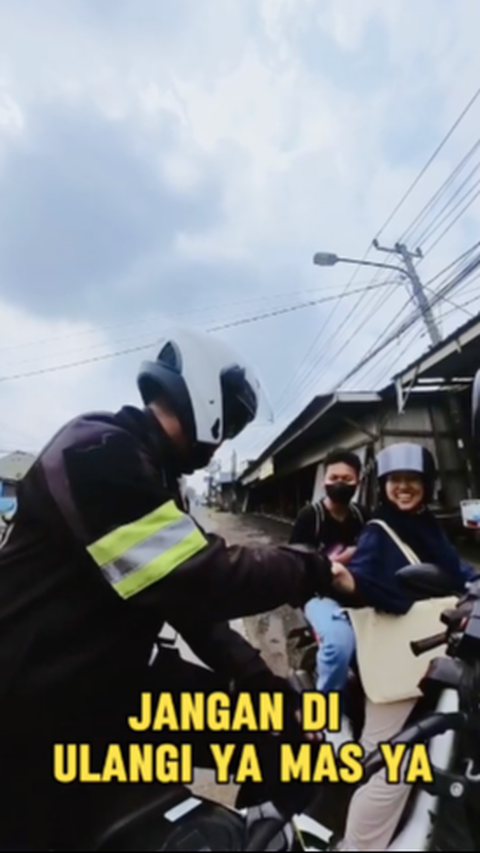 ⁠Sepanjang Jalan Banyak Pemotor tidak Pakai Helm, Begini Cara Bripka Syarief Menegurnya Bikin Salut