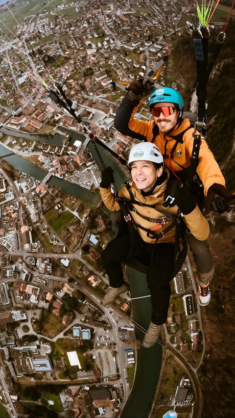 6 Potret Keseruan Ariel Noah saat Jajal Paralayang di Interlaken Swiss, Nikmati Pemandangan Indah dari Ketinggian