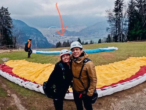 6 Potret Keseruan Ariel Noah saat Jajal Paralayang di Interlaken Swiss, Nikmati Pemandangan Indah dari Ketinggian