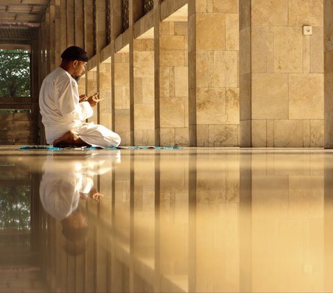 100 Wise Islamic Words That Soothe the Heart, Calm the Soul, and Embrace Life with Wisdom