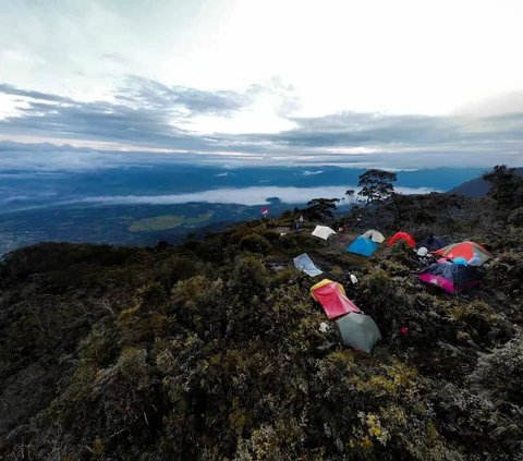 Tidak Boleh Mendaki saat Malam Hari, Ini Fakta & Mitos Gunung Sago di Sumbar