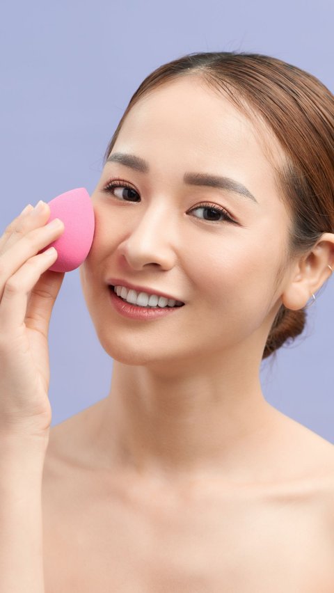 Trick Application of Foundation with Sponge for Flawless Results