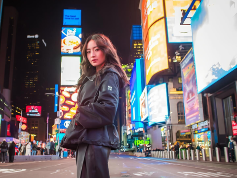 Potret Cantik Natasha Wilona saat Jalan-jalan di Times Square New York, Penampilannya Disebut Berkelas