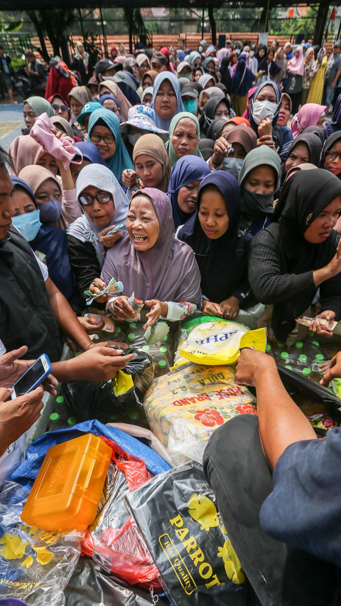 Operasi pasar oleh Pemkot Kota Tangerang diadakan dalam kegiatan Gerakan Pangan Murah. Foto: Liputan6.com / Angga Yuniar