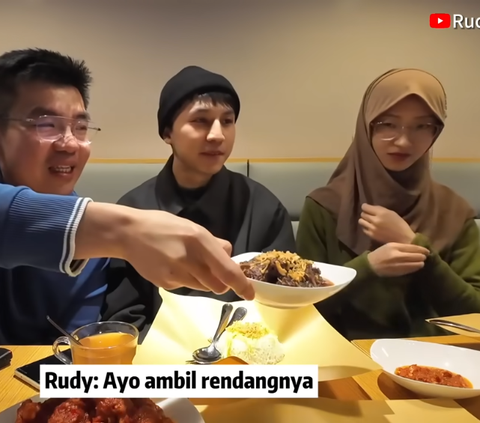Muslim China Tries Rendang for the First Time, Instantly Addicted and Requests to Change Nationality to Move to Indonesia