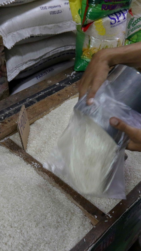 Masuk Musim Panen, Harga Beras di Cipinang Turun Rp 1.000 Per Kilogram