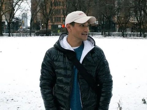 Momen Keseruan Afgan Jalan-jalan di New York, Penampilannya Bikin Salfok