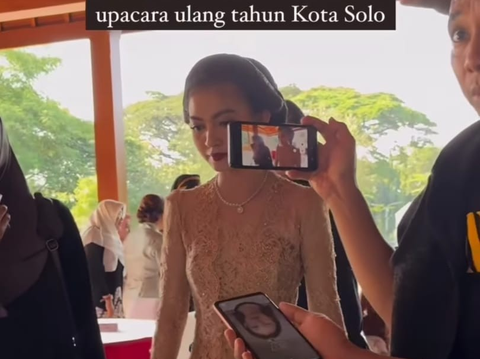 Potret Cantik Selvi Ananda saat Hadiri Upacara Ulang Tahun Kota Solo, Tampil Anggun Kenakan Kebaya