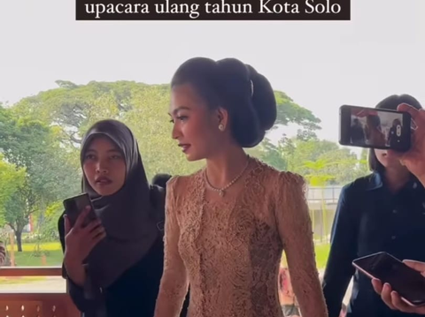 Potret Cantik Selvi Ananda saat Hadiri Upacara Ulang Tahun Kota Solo, Tampil Anggun Kenakan Kebaya