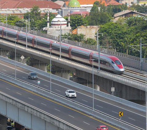 FOTO: Biaya Bengkak Kereta Cepat Jakarta-Bandung Akhirnya Tertutupi, Ini Sumber Dananya