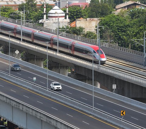 FOTO: Biaya Bengkak Kereta Cepat Jakarta-Bandung Akhirnya Tertutupi, Ini Sumber Dananya