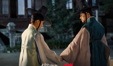 1. Captivating The King: Kisah Cinta dan Intrik di Era Joseon