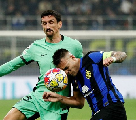 Meskipun begitu, Inter patut diapresiasi karena berani bermain lebih ofensif dan berhasil mencetak gol melalui aksi Marko Arnautovic di menit ke-79. Foto: REUTERS / Alessandro Garofalo<br>