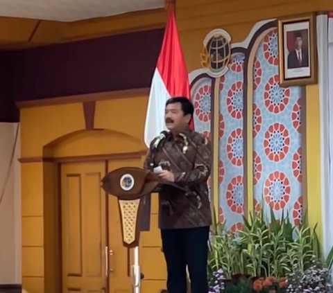 Selanjutnya, posisi Hadi sebagai Menteri Agraria dan Tata Ruang (ATR) akan ditempati Ketum Demokrat Agus Harimurti Yudhoyono (AHY).