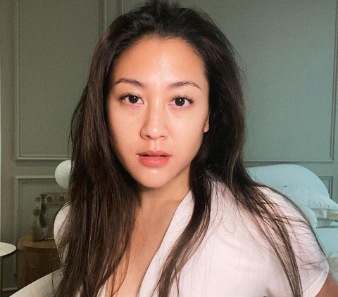 Sherina Munaf Uploads Bare Face on Instagram, Fans Curious as They Can't Find Husband's Photo