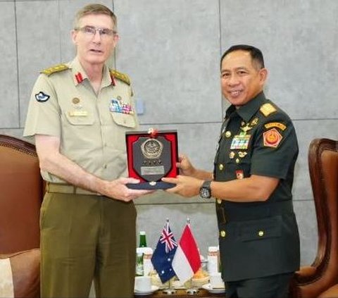 Panglima TNI Jenderal TNI Agus Subiyanto kedatangan tamu kehormatan Panglima Angkatan Bersenjata (Pangab) Australia, Jenderal Angus John Campbell.