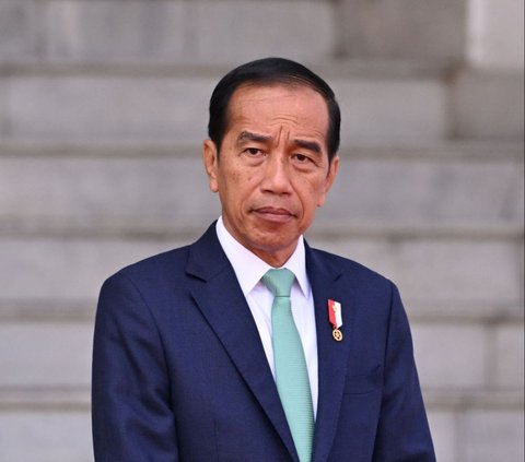 Jokowi mengatakan AHY merupakan ketua umum Partai Demokrat yang juga lulusan akademi militer. Selain itu, kata Jokowi, AHY juga mengemban pendidikan di luar salah satunya Harvard University.