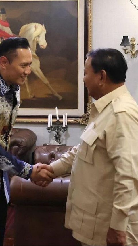 Melalui akun Instagram @agusyudhoyono, Ketum Demokrat itu mengunggah momen ketika ia menemui Menteri Pertahanan RI Prabowo Subianto.
