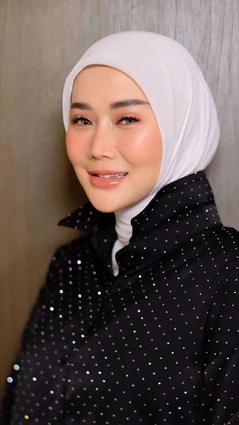 Marisya Mulyana, also known as Marisya Icha, is running as a candidate for the Regional People's Representative Council (DPRD) of Banten Electoral District VIII, representing the PAN Party. She is at risk of failing because until now she has only obtained 57 votes.