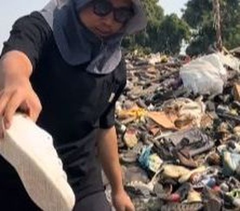 Sepatu Bekas Menggunung Boleh Diambil Gratis, Lokasinya Masih Misterius Bikin Penasaran