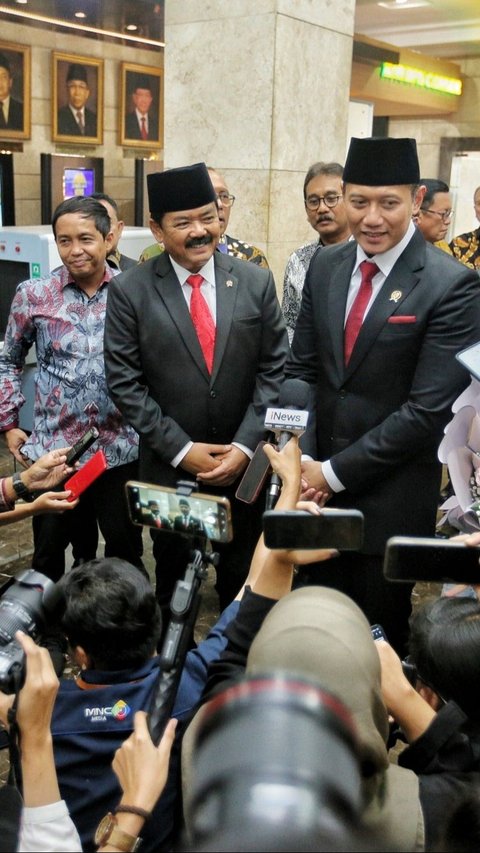 Gagah! AHY Hormat Disalami Jokowi & Prabowo Usai Dilantik Jadi Menteri ATR/BPN