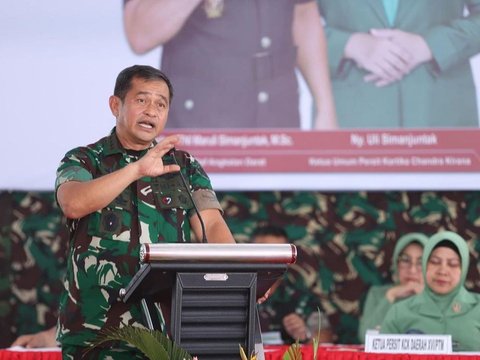 Kasad Maruli Simanjuntak Jajal Mainan Tradisional, Pakai Egrang di Pinggir Jalan jadi Sorotan