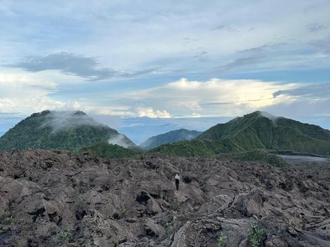 Alami Erupsi dan Semburkan Abu Vulkanik, Ini Fakta Gunung Dukono di Maluku Utara