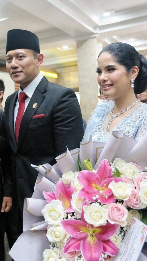 Annisa Pohan Cantik Bikin Salfok di Pelantikan AHY, Berseri-seri Salam Jokowi-Prabowo