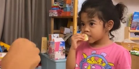 Hargai Setiap Usaha Kecil Anak, Gaya Parenting Orang Tua Ini Tuai Pujian