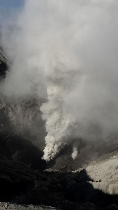 Alami Erupsi dan Semburkan Abu Vulkanik, Ini Fakta Gunung Dukono di Maluku Utara<br>