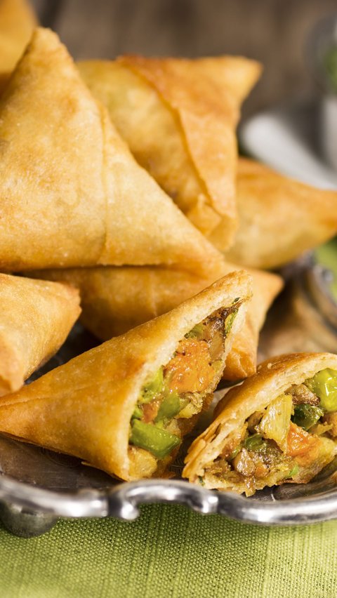 Recipe for Indian Samosa Snacks that are Savory and Crispy