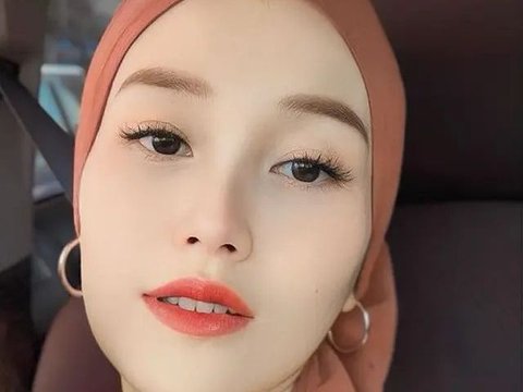 7 Potret Ayu Ting Ting Tampil dengan Kerudung Bergaya Turban, Netizen 'Masyaallah Super Cantik'