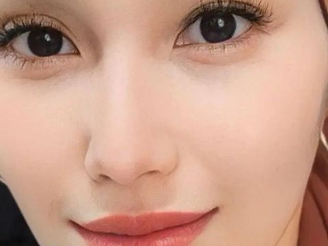 7 Potret Ayu Ting Ting Tampil dengan Kerudung Bergaya Turban, Netizen 'Masyaallah Super Cantik'