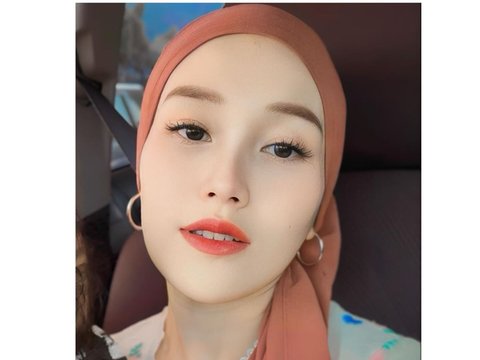 7 Potret Ayu Ting Ting Tampil dengan Kerudung Bergaya Turban, Netizen 'Masyaallah Super Cantik'