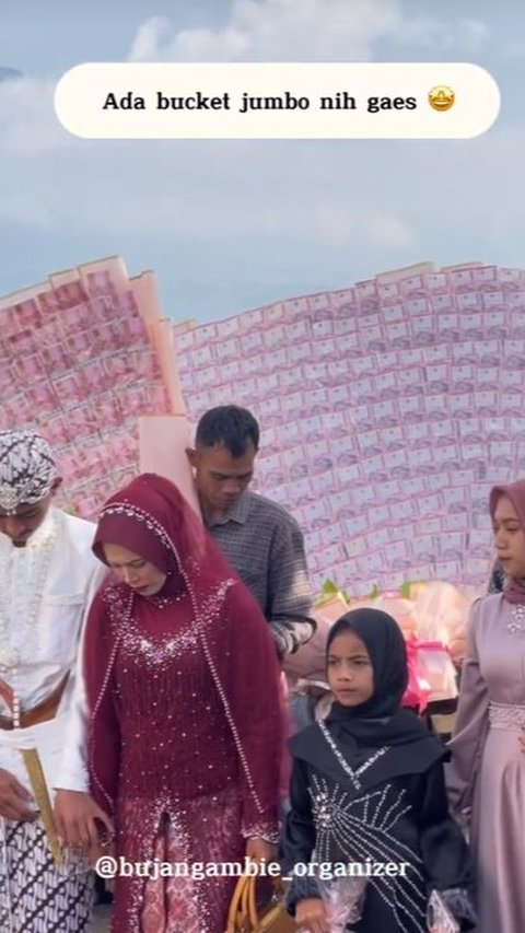 Viral Pernikahan Garut Seserahannya Bikin Melongo, Buket Uang Jumbo hingga Perabotan Rumah