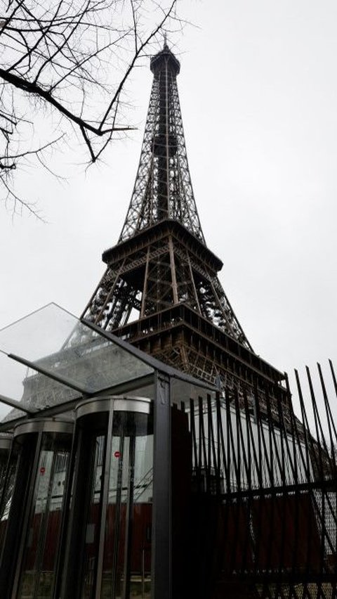 FOTO: Suasana Menara Eiffel Ditutup Buntut Aksi Mogok Pekerja